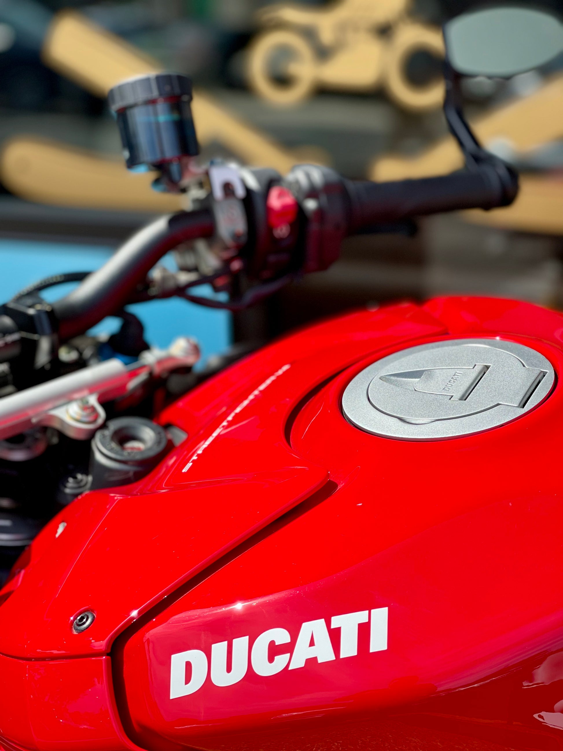 DUCATI STREETFIGHTER V4s.